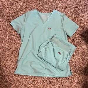 FIGS LIMITED EDITION FRESH AQUA WOMEN’S MEDIUM SET